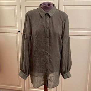 Sexy, sophisticated ladies blouse.  Size 8 and 6 available